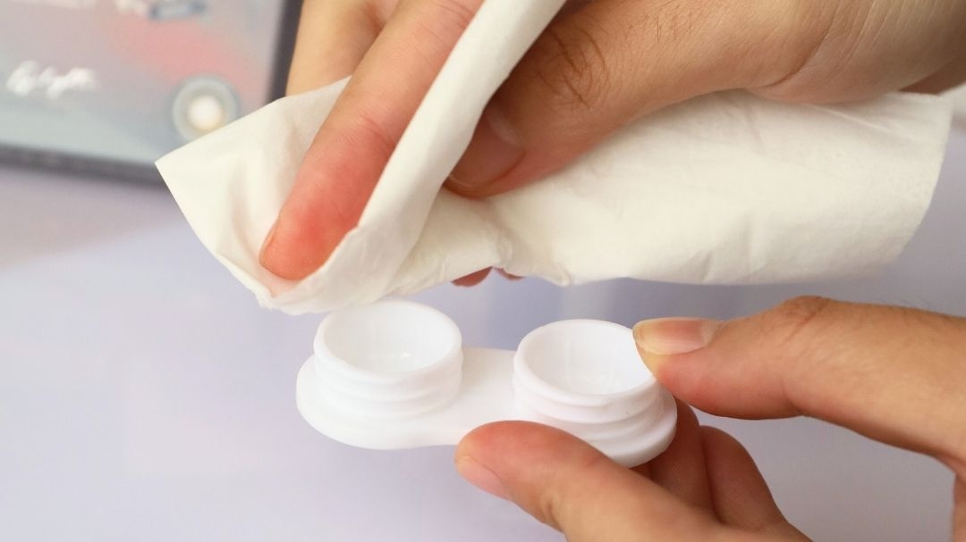 Siêu quan trọng: Vệ sinh khay đựng lens, bí kíp bảo vệ mắt