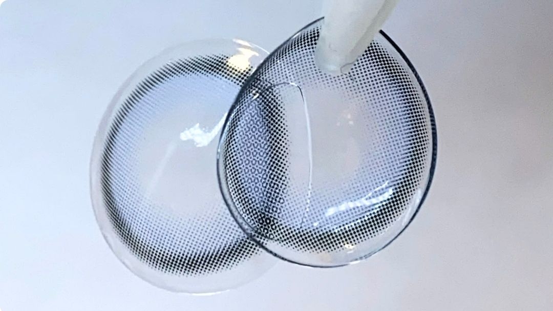 SOS: Nên làm gì nếu lens bị dính kết vào nhau???